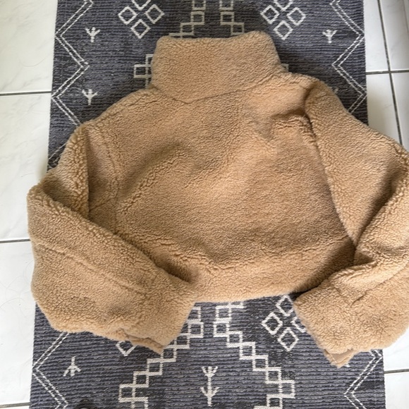 Eaves Revolve Mia Pullover Sweater Jacket Beige Sherpa Cropped - Picture 10 of 10